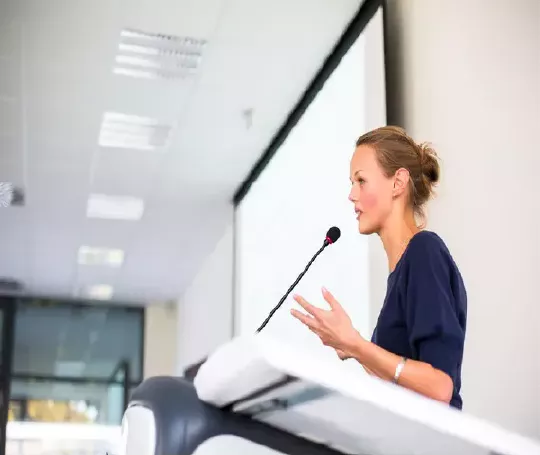 Curso potenciar la Voz en Presentaciones y Debates